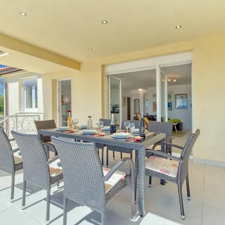 ヴィラ Sole オミサリ